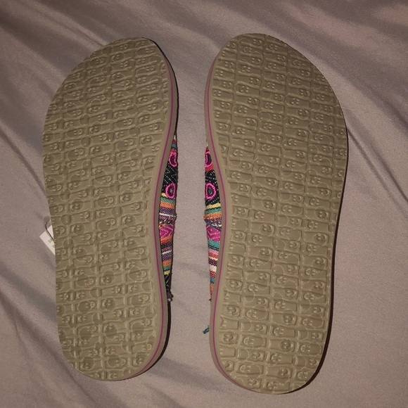 Kids size 12 SANUK shoes - Picture 2 of 2